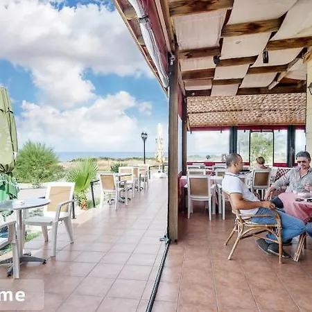 In Turtle Bay Village Agios Georgios (Girne)
